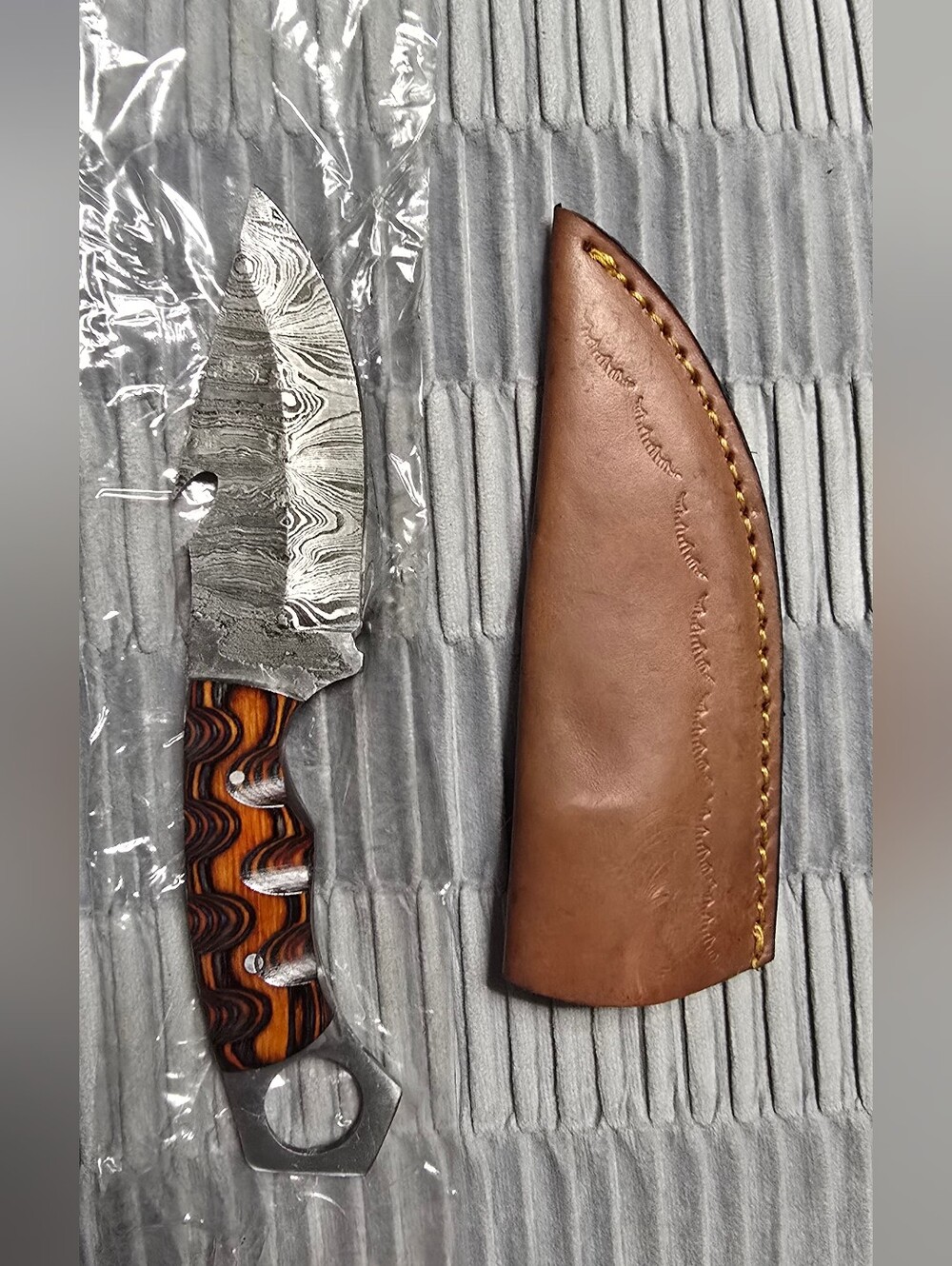 Damascus Blade Knife with Wood-Grain Handle and  Sheath